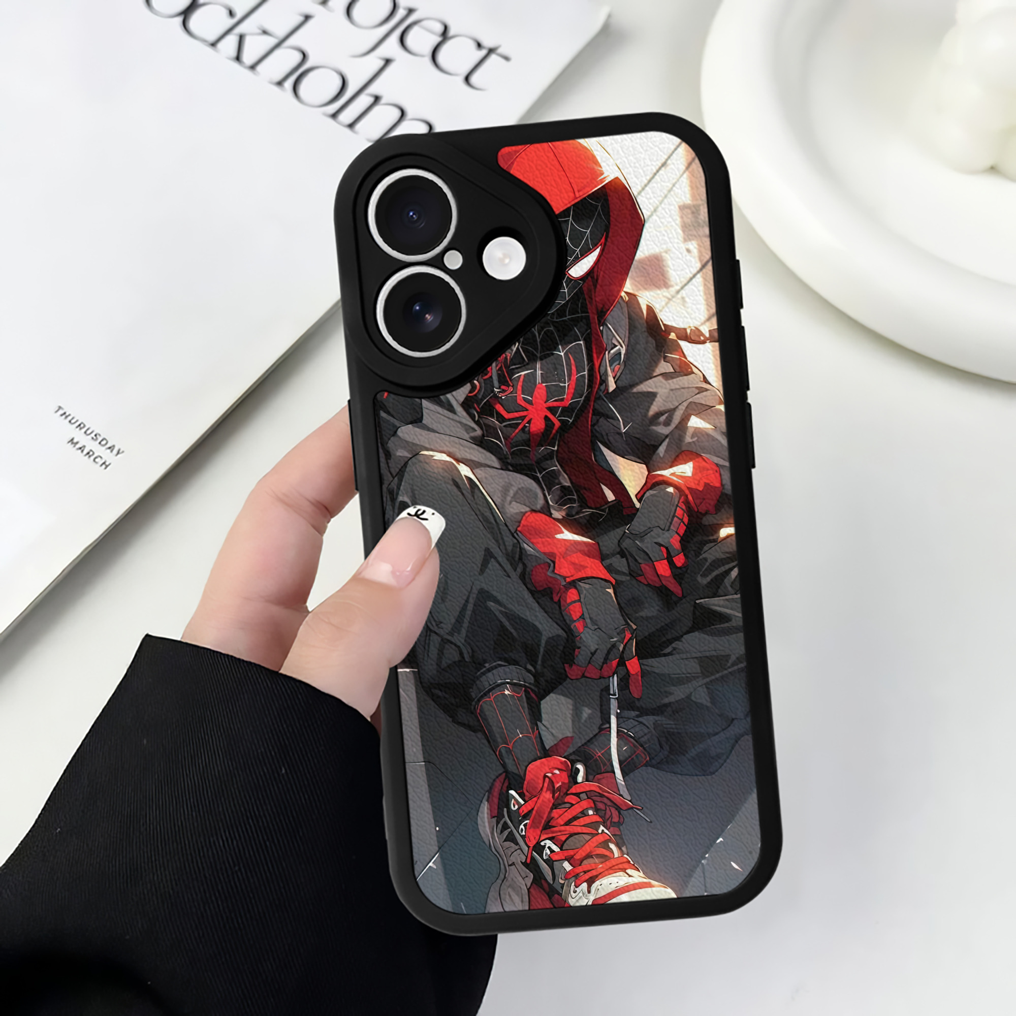 Spider Man スパイダーマン 【iPhone 16シリーズ対応】シリコンスマホケース（レザー調） 材質：シリコン